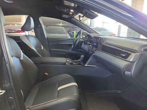 Used 2025 Toyota Camry SE FWD image 19