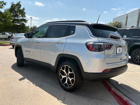 Used 2025 Jeep Compass Limited AWD/4WD image 8