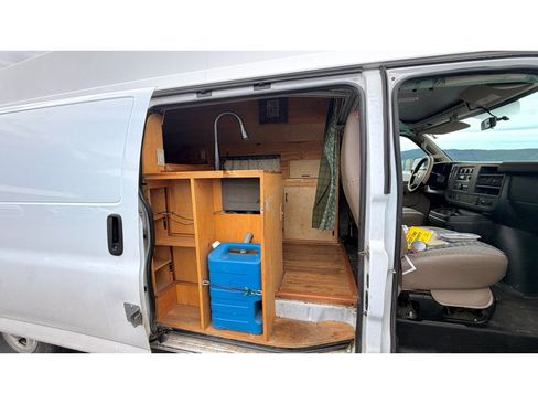 Used 2017 Chevrolet Express 2500 Extended image 12