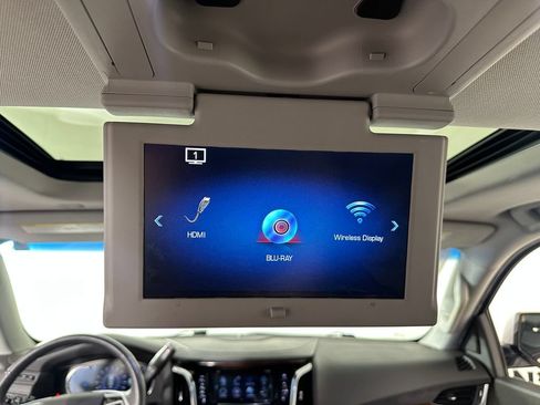 Used 2018 Cadillac Escalade Premium Luxury AWD/4WD image 30