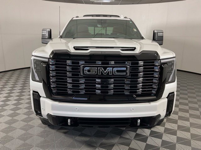 Used 2025 GMC Sierra 2500 Denali Ultimate w/ Max Trailering Package AWD/4WD image 2
