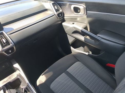 Used 2023 Kia Sorento LX FWD image 17