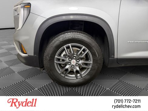 Used 2025 GMC Acadia Elevation image 9