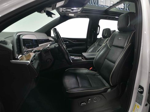 Used 2021 Cadillac Escalade ESV Premium Luxury AWD/4WD image 9