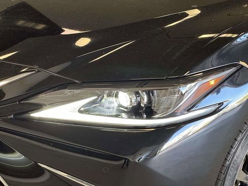 Used 2024 Lexus ES 300h w/ Technology Package FWD image 11