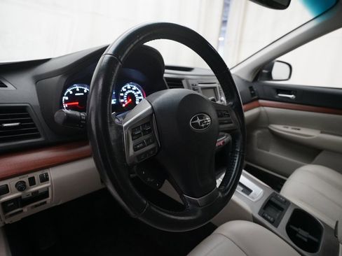 Used 2013 Subaru Outback 3.6R Limited w/ Moonroof Pkg image 8