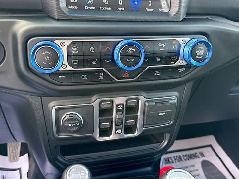 Used 2023 Jeep Wrangler Unlimited Sahara w/ Cold Weather Group AWD/4WD image 17