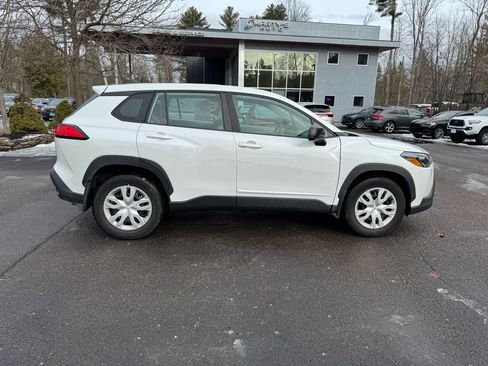 Used 2022 Toyota Corolla Cross L image 6