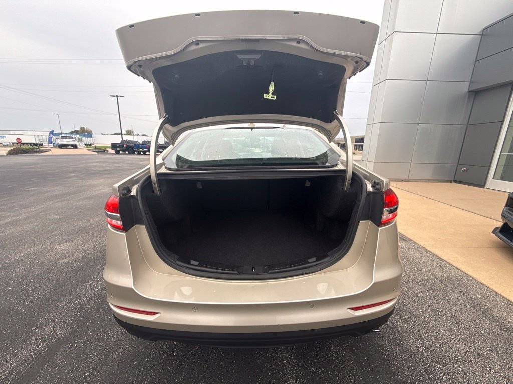 Used 2019 Ford Fusion SE FWD image 32