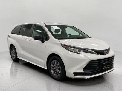 Used 2022 Toyota Sienna LE