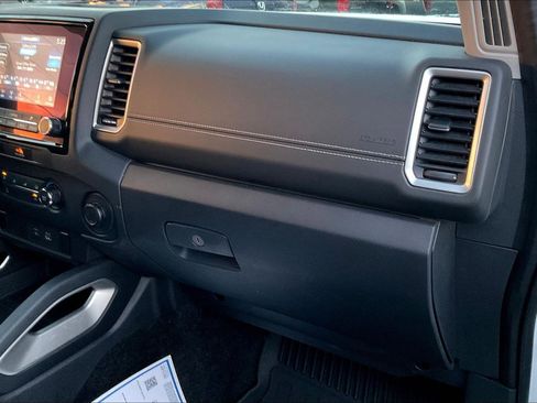 Used 2022 Nissan Frontier SV image 16