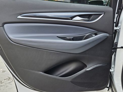 Used 2024 Buick Enclave Premium image 22