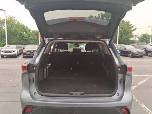 Used 2024 Toyota Highlander XLE AWD/4WD image 35