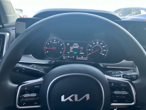 Used 2023 Kia Sorento LX FWD image 11