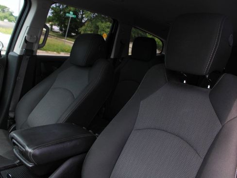 Used 2017 Chevrolet Traverse LT w/ Style and Technology Package AWD/4WD image 19
