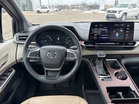 Certified 2024 Toyota Sienna XLE image 23