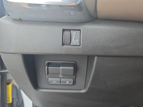 Used 2023 GMC Canyon Denali AWD/4WD image 25