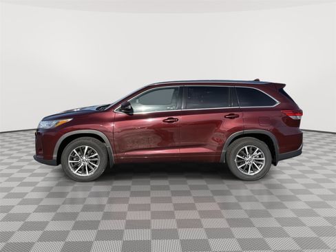 Used 2018 Toyota Highlander XLE image 4