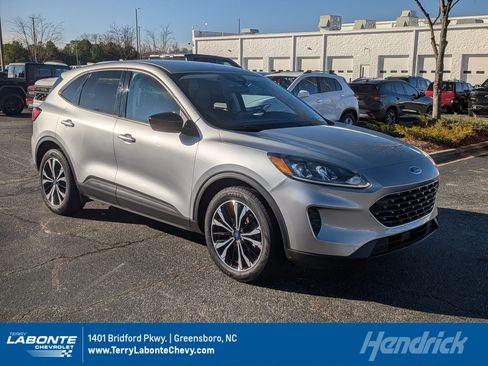 Used 2022 Ford Escape SE w/ SE Sport Appearance Package image 1