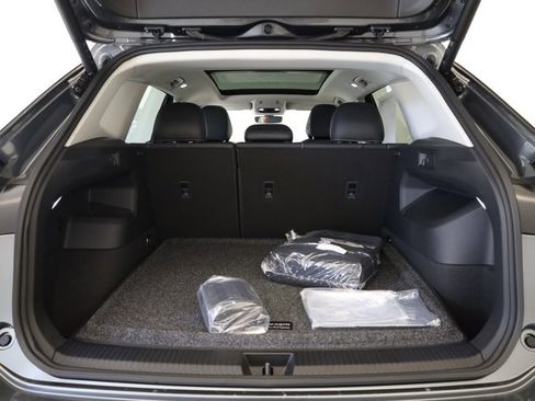 New 2025 Volkswagen Tiguan SE image 35