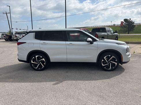 Used 2022 Mitsubishi Outlander ES AWD/4WD image 7