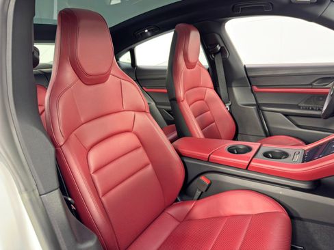 Used 2022 Porsche Taycan image 39