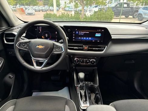 Certified 2025 Chevrolet TrailBlazer LT w/ Convenience Package FWD image 18