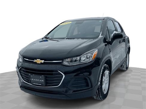 Used 2022 Chevrolet Trax LS w/ Tint and Cruise Package image 1