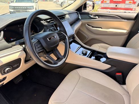 Used 2021 Jeep Grand Cherokee L Limited w/ Luxury Tech Group II AWD/4WD image 15