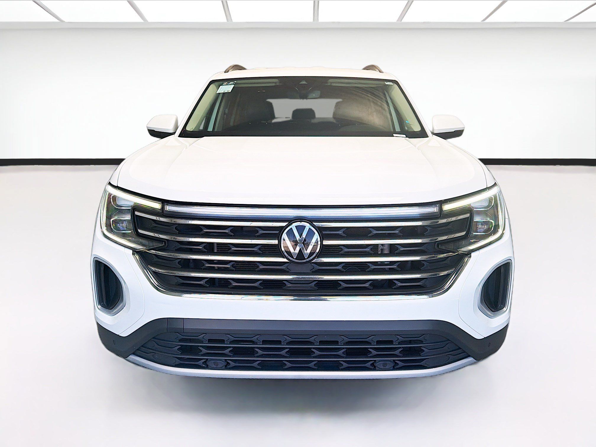 Used 2024 Volkswagen Atlas SE AWD/4WD image 2