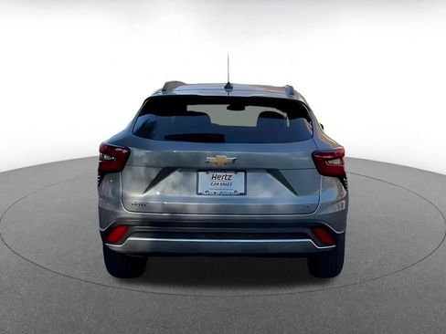 Used 2025 Chevrolet Trax LT image 12