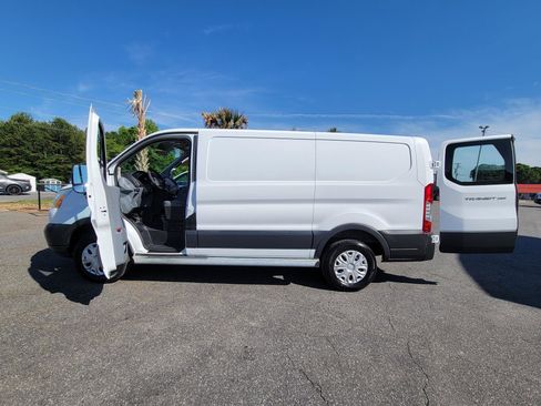 Used 2015 Ford Transit 250 130 Low Roof w/ Exterior Upgrade Package RWD image 17