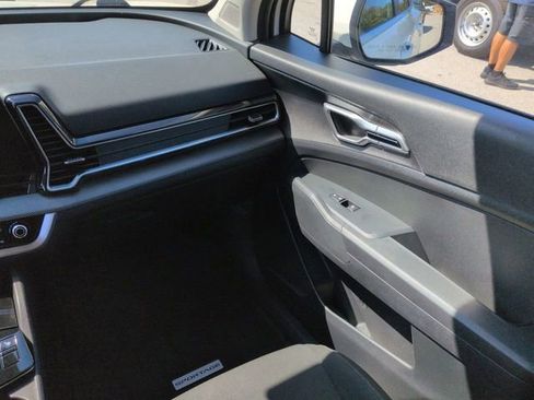 Used 2023 Kia Sportage LX image 16