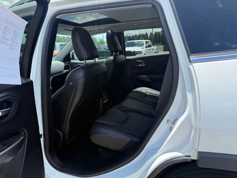 Used 2021 Jeep Cherokee Limited w/ Elite Package AWD/4WD image 11