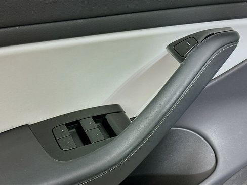 Used 2019 Tesla Model 3 Standard Range image 15