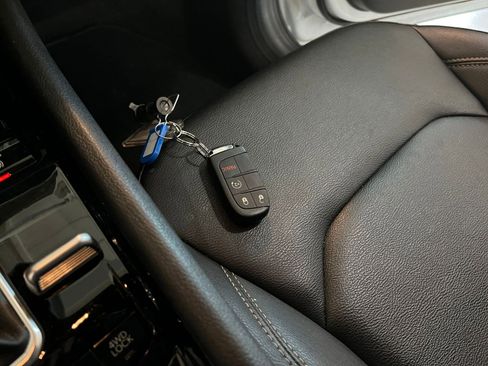 Used 2025 Jeep Compass Limited image 21