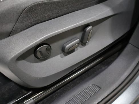 Used 2022 Volkswagen Tiguan SE image 12