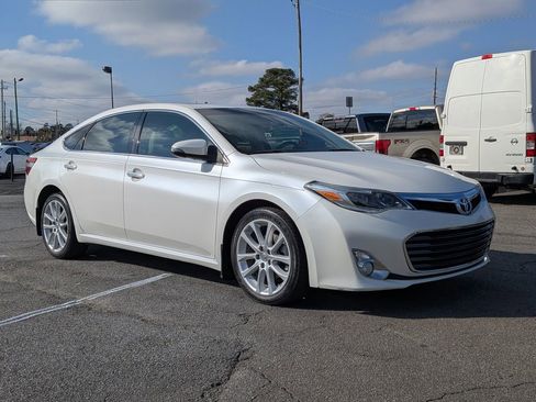 Used 2013 Toyota Avalon Limited image 3