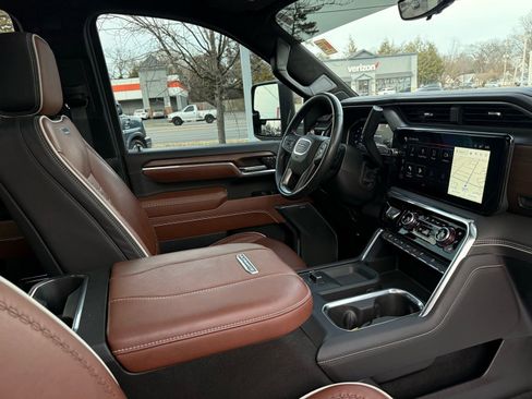 Used 2024 GMC Sierra 2500 Denali Ultimate image 25