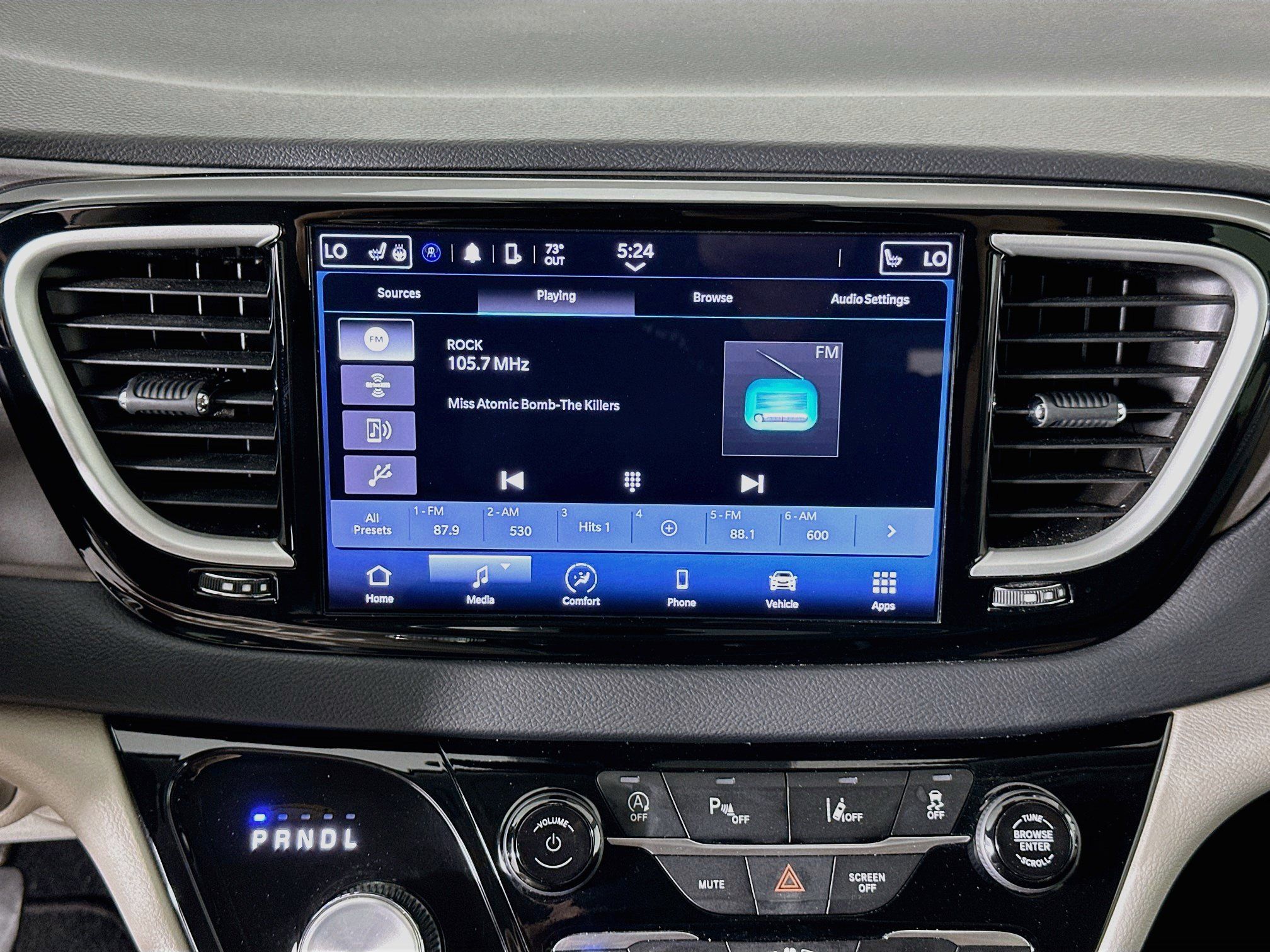 Used 2024 Chrysler Pacifica Touring-L FWD image 21
