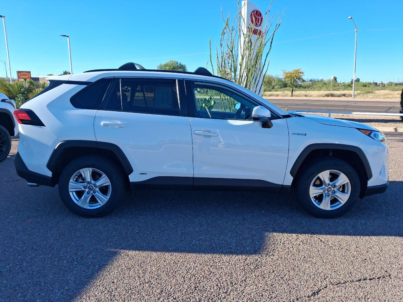 Used 2021 Toyota RAV4 XLE w/ Convenience Package AWD/4WD image 7