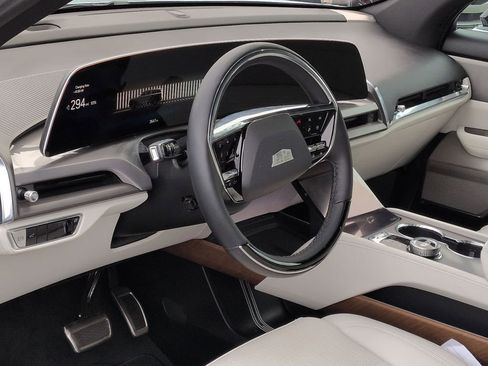 Used 2026 Cadillac Vistiq Sport image 2