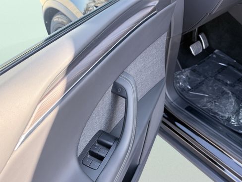 Used 2024 Tesla Model X Long Range image 25