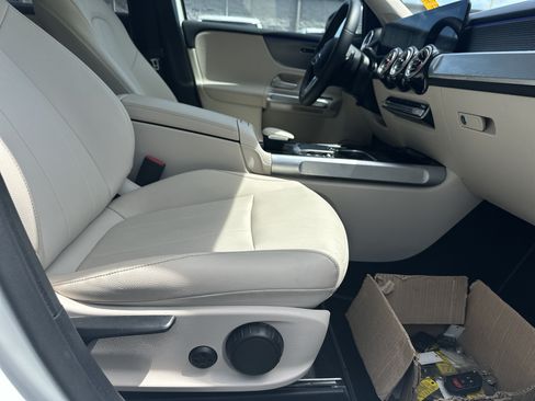 Used 2022 Mercedes-Benz GLB 250 4MATIC image 15