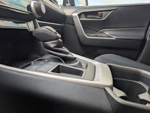 Used 2021 Toyota RAV4 LE image 18