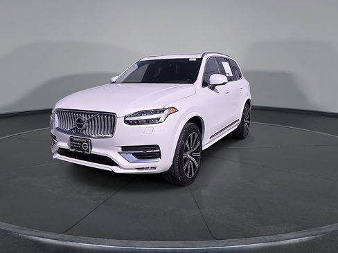 Certified 2025 Volvo XC90 B6 Plus AWD/4WD image 11