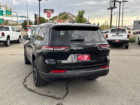 Used 2023 Jeep Grand Cherokee L Laredo AWD/4WD image 5