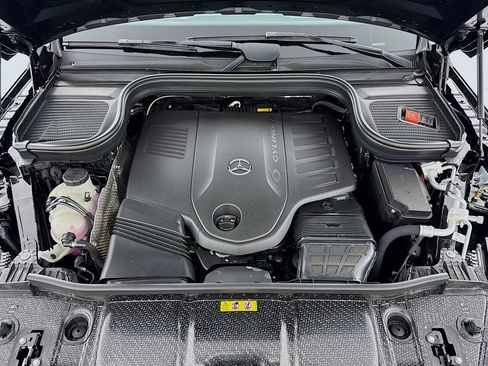 New 2026 Mercedes-Benz GLS 450 4MATIC image 11