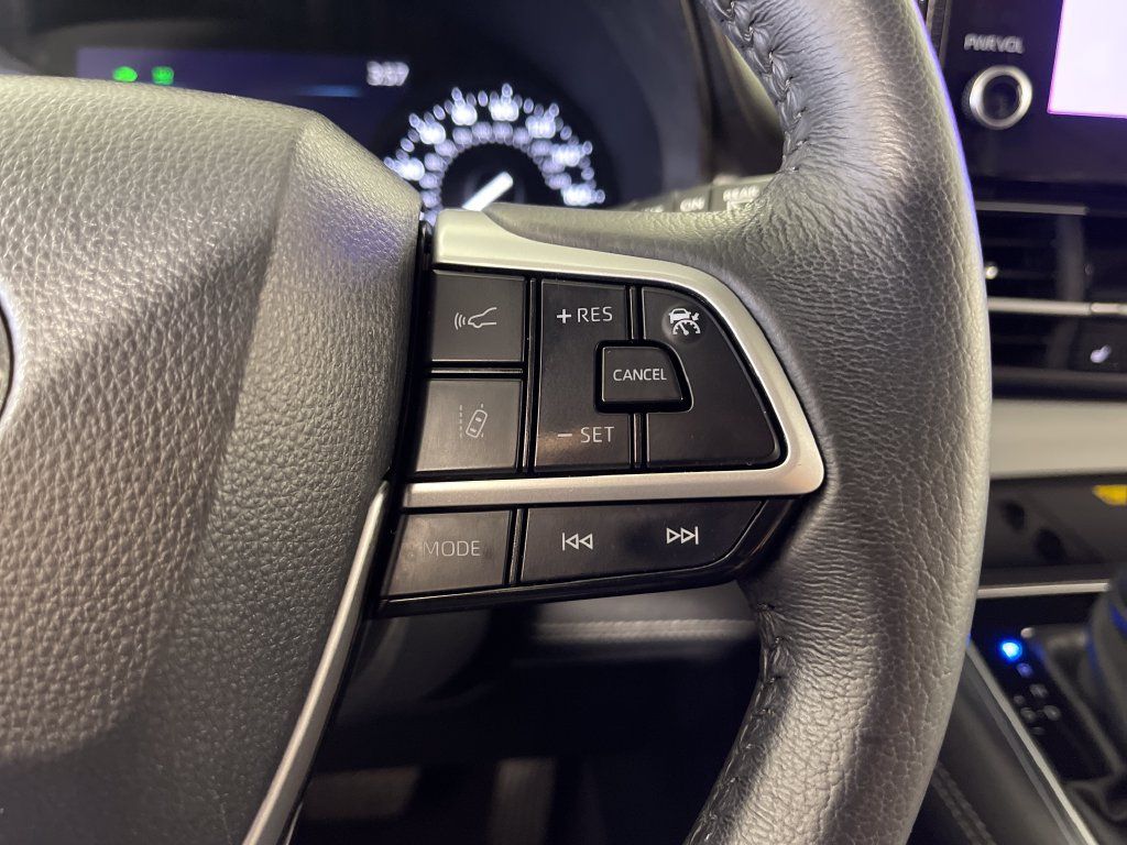 Certified 2025 Toyota Sienna XLE FWD image 27