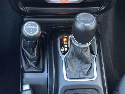 Used 2021 Jeep Wrangler Sport S image 20